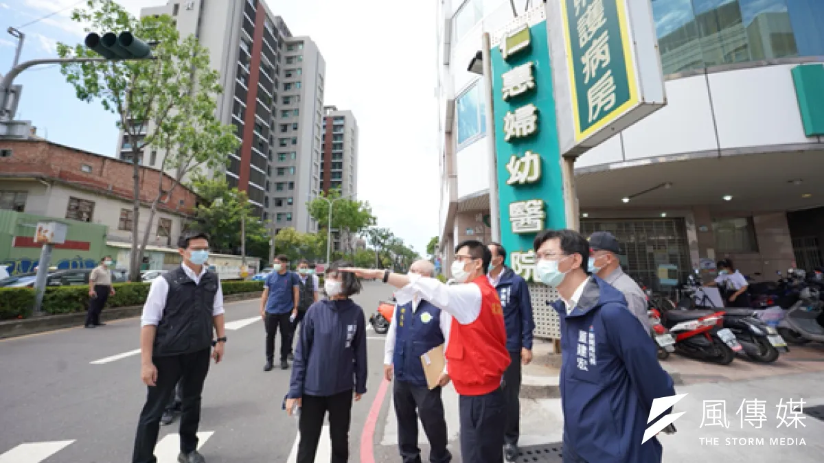 陳其邁今(18)日上午亦旋即前往仁惠醫院了解清消狀況。(圖/徐炳文)