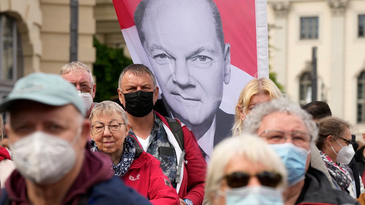 德國大選即將選出下一位德國總理。這是社會民主黨提名人蕭爾茨的選舉海報。(AP) 德國大選即將選出下一位德國總理。這是社會民主黨提名人蕭爾茨的選舉海報。(AP)