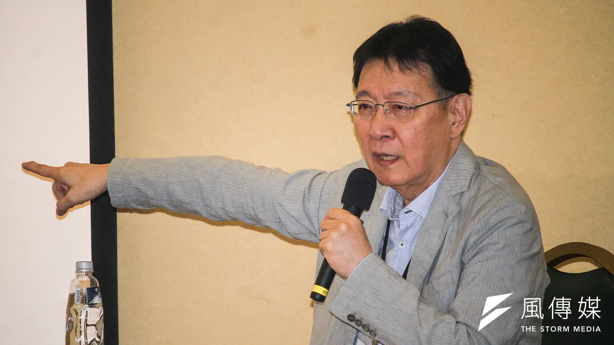 資深媒體人趙少康(見圖)4日在節目中表示,只要國民黨主席吳敦義願意列不分區立委15名、前總統馬英九列17名、前新北市長朱立倫列19名,自己就願意列入第21名,重回國民黨。(資料照,蔡親傑攝)