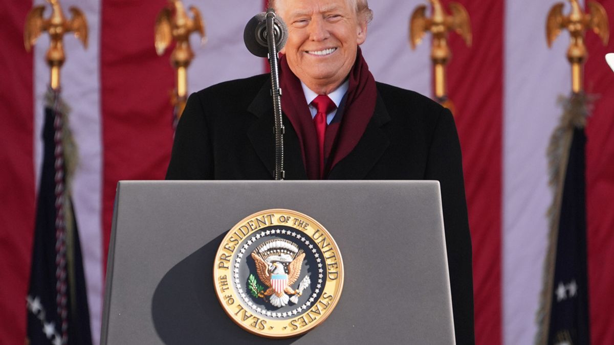 台灣「普發一萬」後,美國準備「普發六萬」!川普要當散財總統,向全民發放2000美元「關稅紅利」支票—這真的可行嗎