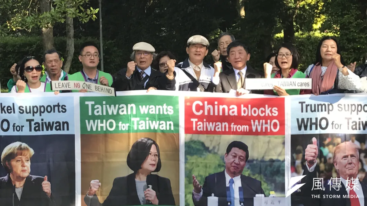 WHA今日開幕,現場一度傳出「今天台灣人都不准進入」,更有民團旁聽證更遭沒收,經外交人員協調後才有5人得以入場旁聽。圖為世衛宣達團召開記者會,抗議WHO技術性排除台灣人民旁聽。(世衛宣達團提供)