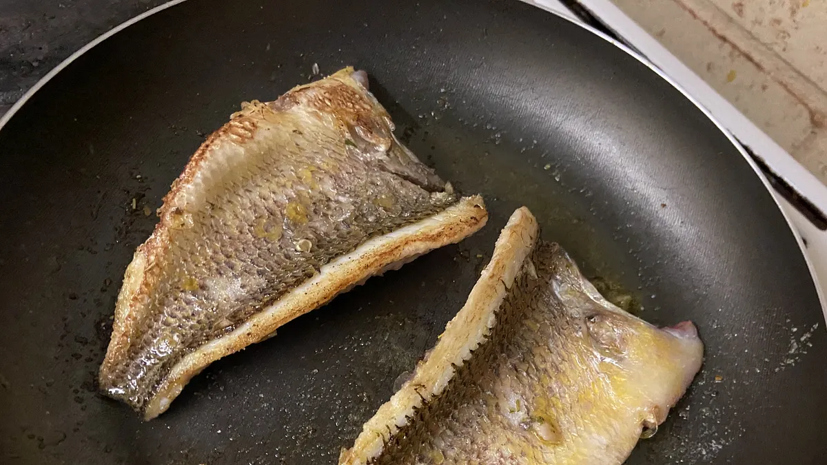 煎魚一直噴油要用什麼方式最好?(示意圖/取自photo-ac) 煎魚一直噴油要用什麼方式最好?(示意圖/取自photo-ac)