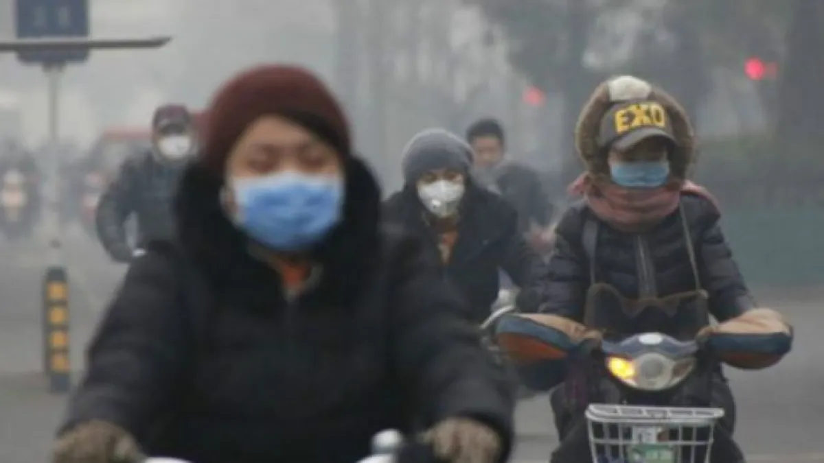 中國北方冬季燃煤取暖季節的霧霾天,PM2.5經常超標數倍。(BBC中文網)