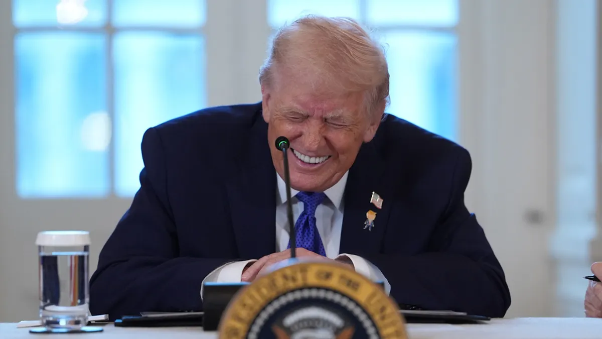 ホワイトハウスでエネルギー業界の幹部らと会談するドナルド・トランプ米大統領。(写真/AP通信)