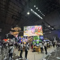レベルファイブは「東京ゲームショウ2026(TGS2026)」に過去最大規模で出展し、最新4タイトルの試遊や来場者向け特典を展開した。(黃信維撮影/©レベルファイブ) レベルファイブは「東京ゲームショウ2026(TGS2026)」に過去最大規模で出展し、最新4タイトルの試遊や来場者向け特典を展開した。(黃信維撮影/©レベルファイブ)