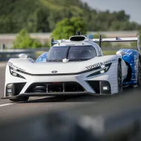 トヨタが開発した液体水素燃料のプロトタイプカーがル・マン24時間レースで初の一般公開デモ走行を実施へ。(写真/トヨタ提供) トヨタが開発した液体水素燃料のプロトタイプカーがル・マン24時間レースで初の一般公開デモ走行を実施へ。(写真/トヨタ提供)