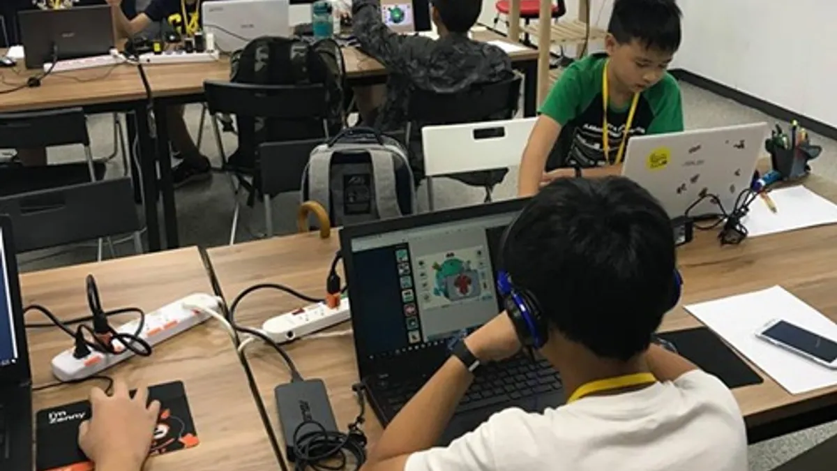 「編寫程式的過程是一種邏輯與溝通的建構,然而導演、廚師、甚至婚禮設計師都是會編程式的人,但是他們不一定會用電腦語言。顯而易見的,程式設計並不等同邏輯與溝通的能力。」(資料照,取自兒童程式設計 KidsCoding 樂學科技@facebook)