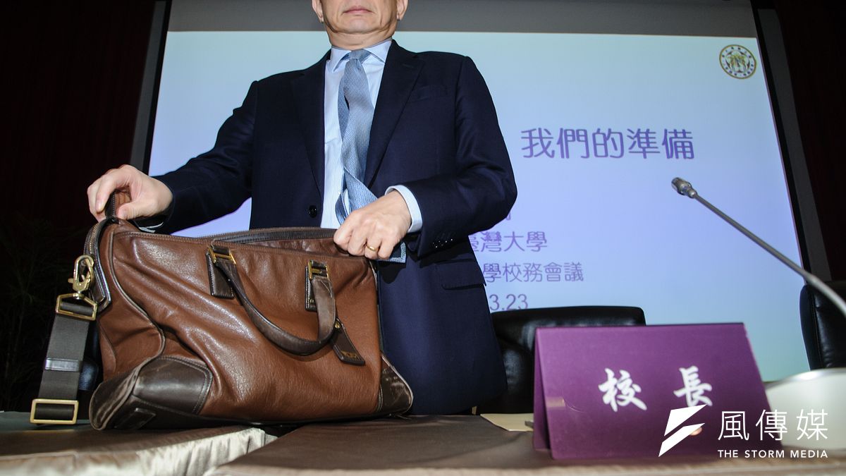 台大校長管中閔南下台中爭取學生,並為高中生出國潮警訊。(資料照,甘岱民攝) 台大校長管中閔南下台中爭取學生,並為高中生出國潮警訊。(資料照,甘岱民攝)