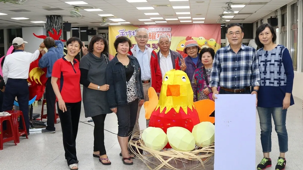 環保創意燈籠得獎作 板橋慈惠宮廟前長廊展出