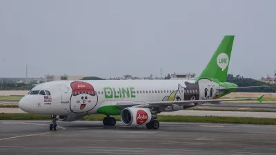 為慶祝AirAsia LINE台灣官方帳號正式上路,全球獨一無二的LINE彩繪機特別來台,給民眾一個超大驚喜!(圖/AirAsia提供)