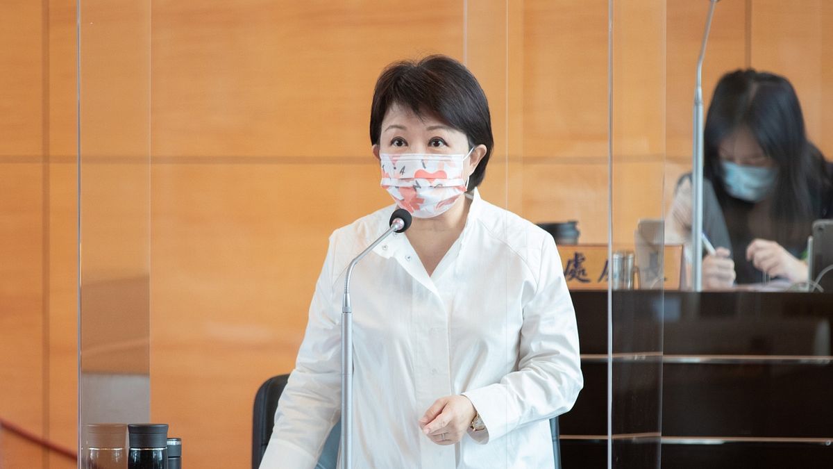 盧秀燕市長在議會總質詢時,答覆議員關切豐原轉運中心施工進度。(圖/台中市政府) 盧秀燕市長在議會總質詢時,答覆議員關切豐原轉運中心施工進度。(圖/台中市政府)