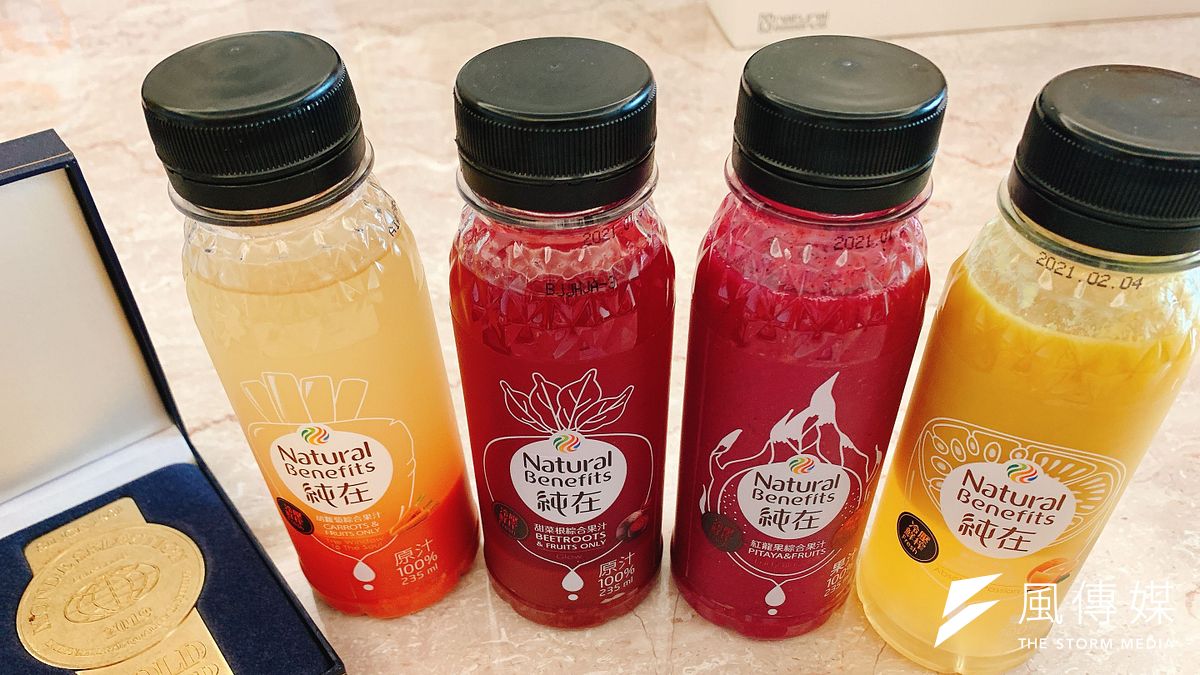 純在領壓蔬果汁是金利食安科技的自有品牌,優質的品質獲得世界品質金獎肯定。(圖/王宣喬) 純在領壓蔬果汁是金利食安科技的自有品牌,優質的品質獲得世界品質金獎肯定。(圖/王宣喬)