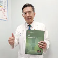 馬偕紀念醫院總院長張文瀚表示,馬偕的經營與治理不以短期績效或人力消耗為目標,而是以「人本思維、全人思維與僕人思維」為核心,重新定義社會責任與人文治理方向。(圖/馬偕醫院提供) 馬偕紀念醫院總院長張文瀚表示,馬偕的經營與治理不以短期績效或人力消耗為目標,而是以「人本思維、全人思維與僕人思維」為核心,重新定義社會責任與人文治理方向。(圖/馬偕醫院提供)