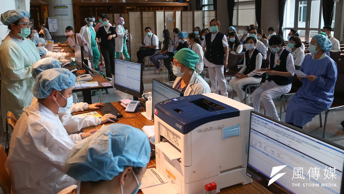 台灣新冠肺炎致死率2.83%已超過全球平均,公衛專家陳秀熙指出,包括醫療量能衝擊、疫苗施打等都是致死率升高的原因。(顏麟宇攝)