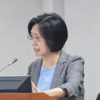 KMT legislator Weng Hsiao-ling (pictured) has proposed a series of controversial bills since taking office, and her combative words and actions have earned her the label of 'jaw-dropping lawmaker.' (Photo by Yen Lin-yu) KMT legislator Weng Hsiao-ling (pictured) has proposed a series of controversial bills since taking office, and her combative words and actions have earned her the label of 'jaw-dropping lawmaker.' (Photo by Yen Lin-yu)