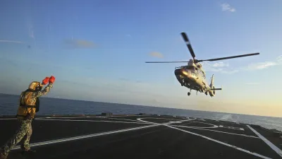 中國人民解放軍海軍玉林號飛彈護衛艦巡弋南海