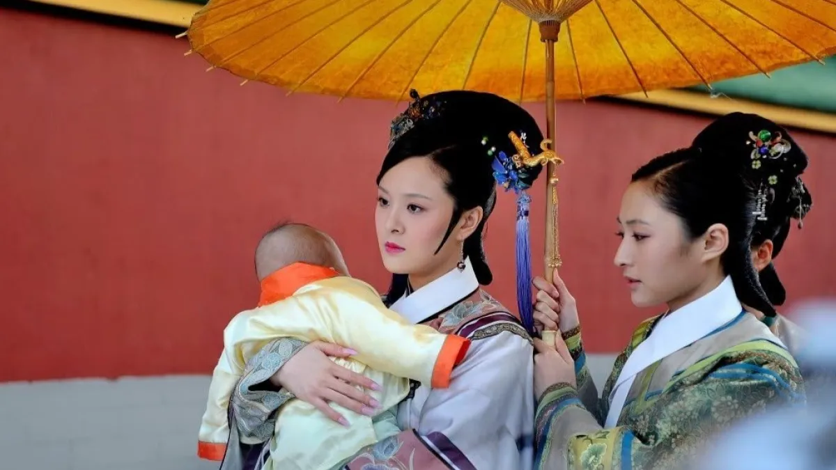 綜觀清朝與歷代後宮史實,許多女子貴為帝王妻妾,卻終其一生未曾生育,清朝晚期更出現帝王絕嗣的困境。(示意圖/取自imdb官網)