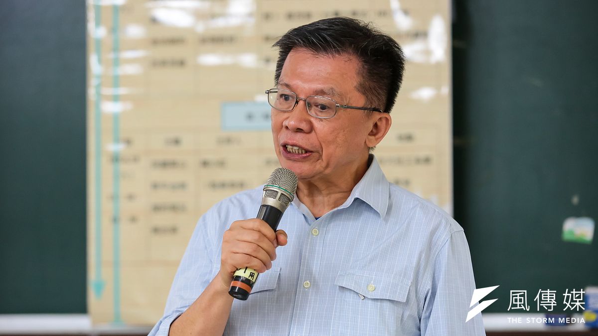 針對年金改革,沈富雄5日再度發文槓上陳建仁,認為年金改革放慢馬步,但終究難逃墜崖。(資料照,顏麟宇攝) 針對年金改革,沈富雄5日再度發文槓上陳建仁,認為年金改革放慢馬步,但終究難逃墜崖。(資料照,顏麟宇攝)