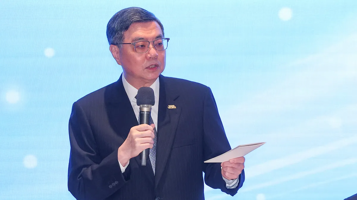 民進黨團幹事長鍾佳濱今(9)日指出,若認為行政院長卓榮泰(見圖)不適任,請身為國會多數的在野黨發動倒閣、不信任投票。(資料照,顏麟宇攝) 民進黨團幹事長鍾佳濱今(9)日指出,若認為行政院長卓榮泰(見圖)不適任,請身為國會多數的在野黨發動倒閣、不信任投票。(資料照,顏麟宇攝)