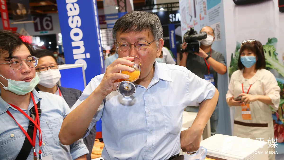 台北市長柯文哲(見圖)要求「研究用月票乘坐達3000元的乘坐軌跡」。(資料照,顏麟宇攝) 台北市長柯文哲(見圖)要求「研究用月票乘坐達3000元的乘坐軌跡」。(資料照,顏麟宇攝)