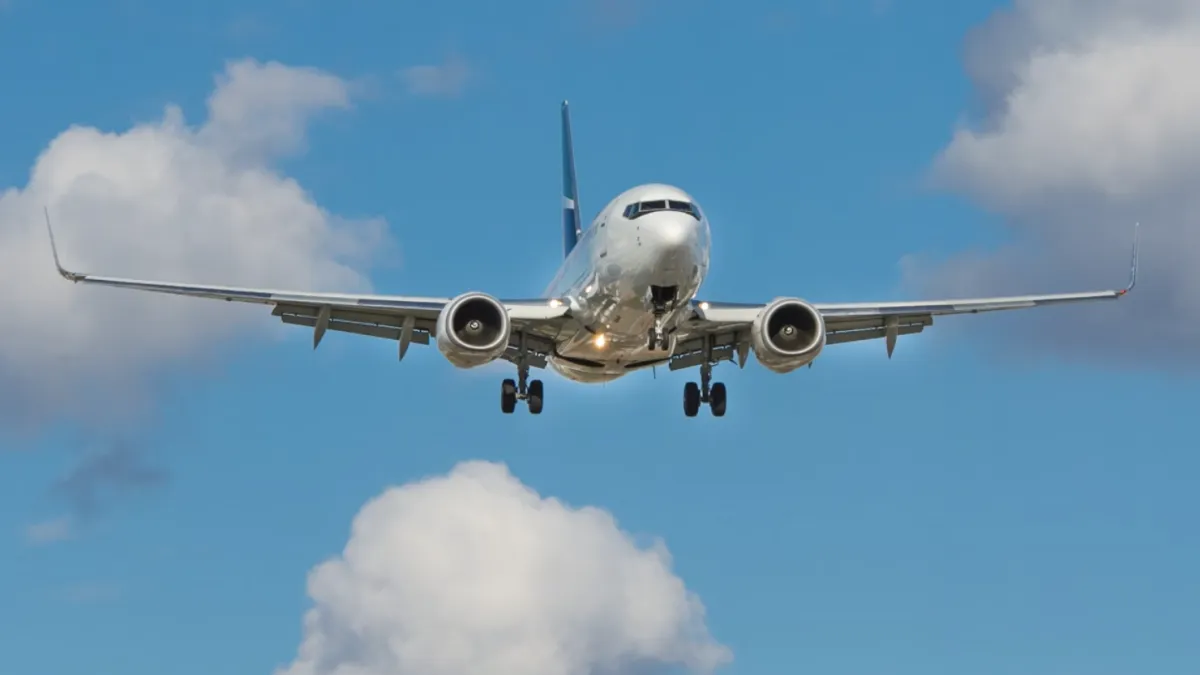 行動電源起火事件引發航空安全關注,全球多家航空公司陸續祭出更嚴格的規範。(示意圖/取自unsplash)