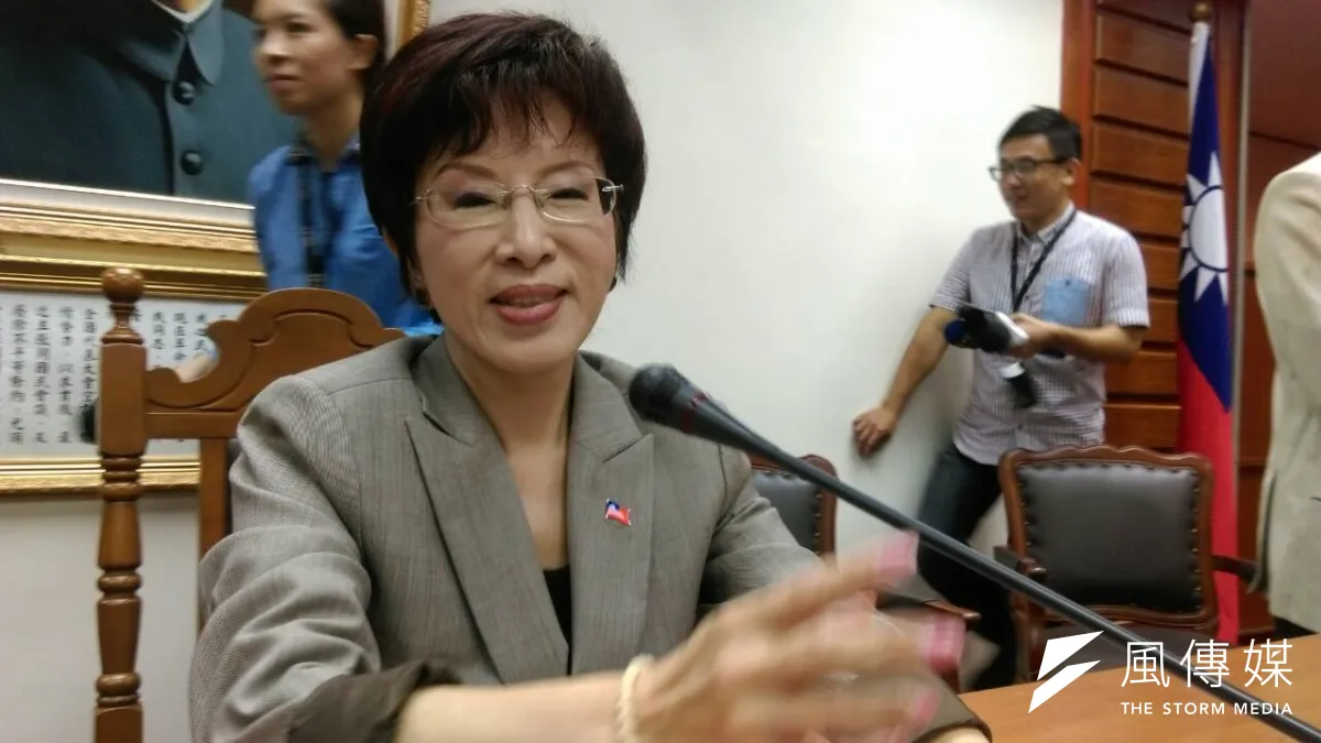 積極投入國民黨黨內初選的洪秀柱,10日上午舉行記者會。(周怡孜攝)