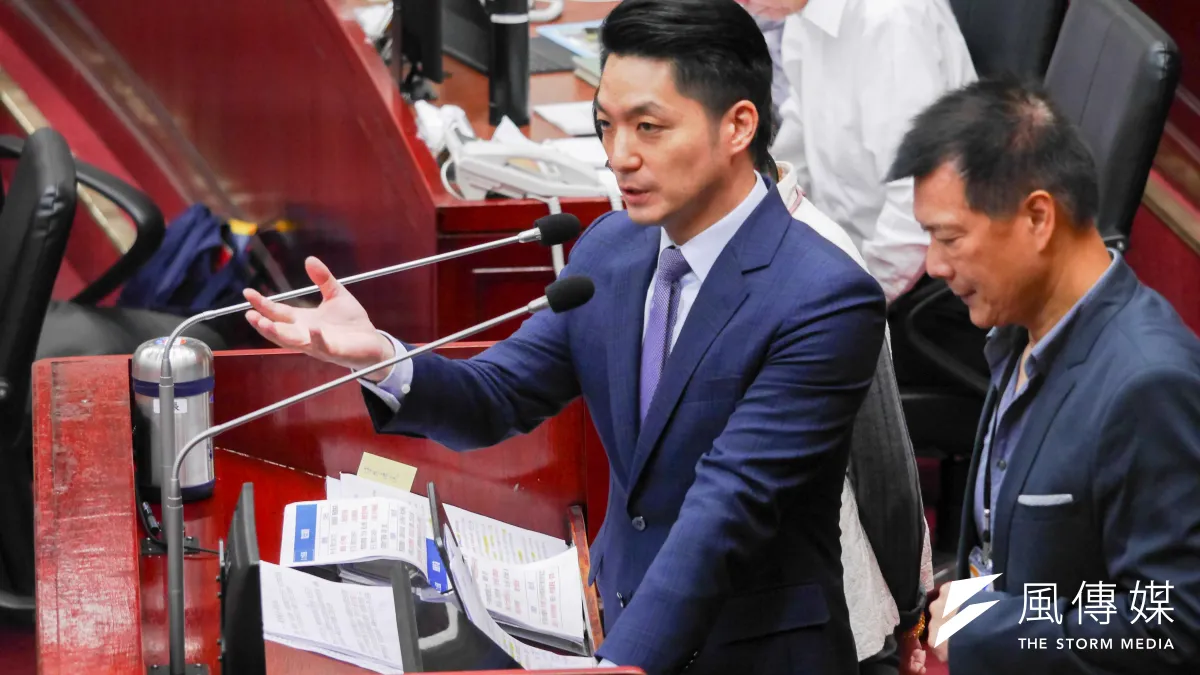 作者表示,市長蔣萬安在上任後「力推機車退出騎樓、人行道等」,此次願意「得罪人」,更願意有「雖千萬人我往矣」的政策堅持勇氣,作者實認為應給他大大的按一個讚。(資料照,蔡親傑攝)