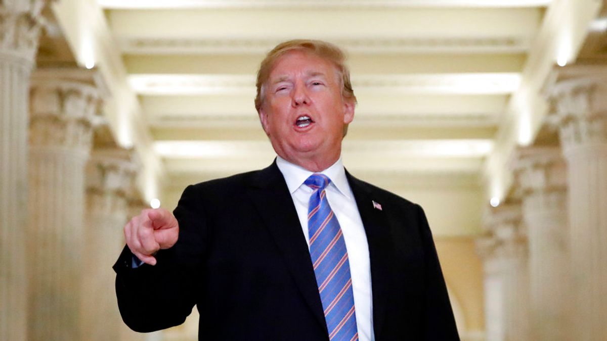 美國總統川普19日前往國會山莊,與共和黨議員開會,商討移民政策。(AP) 美國總統川普19日前往國會山莊,與共和黨議員開會,商討移民政策。(AP)