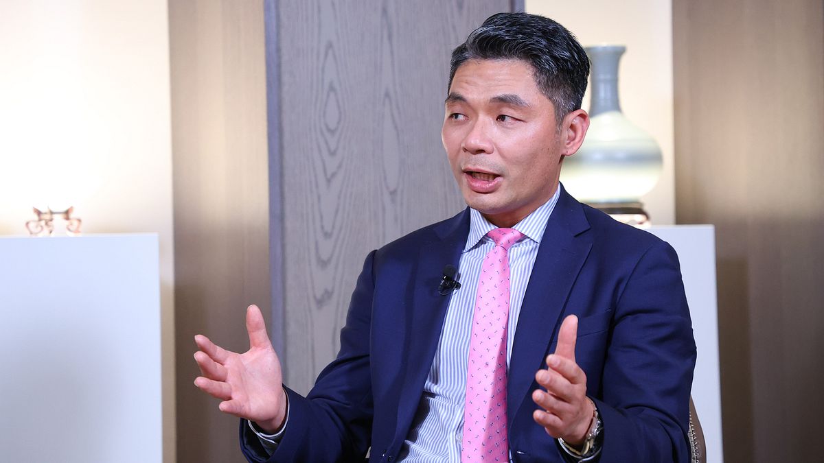 一人同時駕駛10台!許毓仁揭烏軍「無人機軍團」真實前線 談台灣如何借鏡