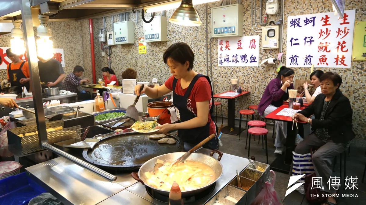 餐飲業讓業者可能缺工而不得不關店。(資料照片,新新聞林瑞慶攝)