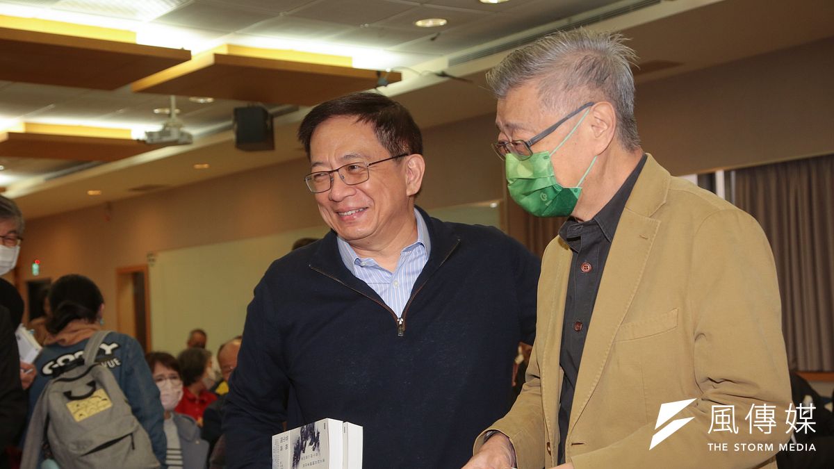 20230313-前台大校長管中閔(左)、前行政院長陳冲(右)13日出席「大學的脊梁:台大校長遴選事件與管中閔心情記事」新書發表會。(顏麟宇攝) 20230313-前台大校長管中閔(左)、前行政院長陳冲(右)13日出席「大學的脊梁:台大校長遴選事件與管中閔心情記事」新書發表會。(顏麟宇攝)