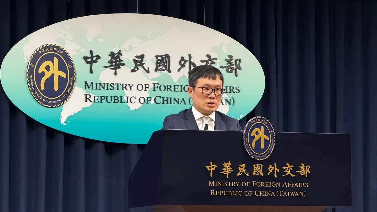 外交部亞東及太平洋司副司長劉昆豪9日出席例行記者會進行業務報告並回應媒體提問。(鍾秉哲攝) 外交部亞東及太平洋司副司長劉昆豪9日出席例行記者會進行業務報告並回應媒體提問。(鍾秉哲攝)