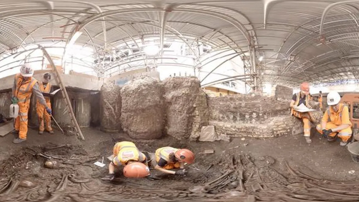 1665年下葬的30具遺骨,日前於英國倫敦出土。(取自推特)