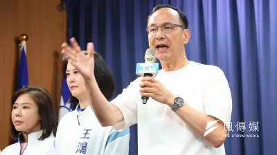 朱立倫試圖以改革與世代交替翻轉國民黨形象,卻在保守勢力壓力與錯誤政治判斷下陷入內部掙扎,「同舟計畫」引狼入室,改革派聲音逐漸邊緣化,讓國民黨轉型之路越走越窄。(顏麟宇攝)