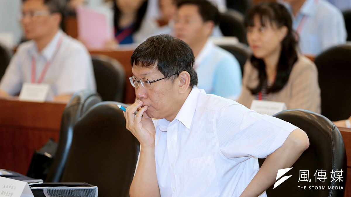 北市府辦市政體驗營,學生針對機車減量與行動派出所政策提問,柯P親自回應。(資料照,吳逸驊攝) 北市府辦市政體驗營,學生針對機車減量與行動派出所政策提問,柯P親自回應。(資料照,吳逸驊攝)