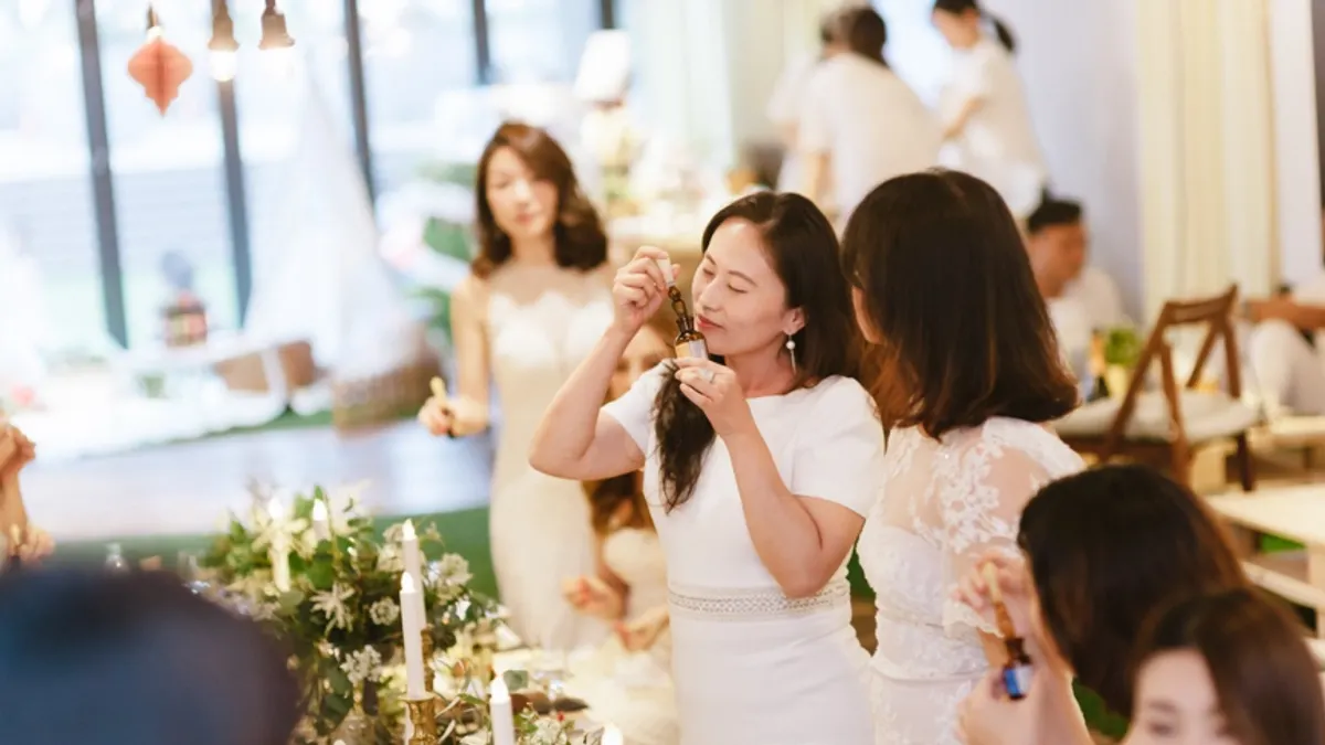 阿多瑪香氛研發長林諗慈專注為商業空間、洗沐用品、保養品調製專屬香氛。(圖片來源:阿多瑪香氛實驗室) 阿多瑪香氛研發長林諗慈專注為商業空間、洗沐用品、保養品調製專屬香氛。(圖片來源:阿多瑪香氛實驗室)