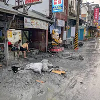 台湾東部の花蓮・馬太鞍渓上流のせき止め湖が越流し、光復郷の市街地が浸水するなど甚大な被害をもたらした。(写真/顏麟宇撮影) 台湾東部の花蓮・馬太鞍渓上流のせき止め湖が越流し、光復郷の市街地が浸水するなど甚大な被害をもたらした。(写真/顏麟宇撮影)