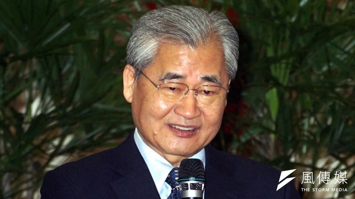 行政院25日舉行新春團拜,院長毛治國在致辭時化身「毛教授」,致辭將近20分鐘。(蘇仲泓攝) 行政院25日舉行新春團拜,院長毛治國在致辭時化身「毛教授」,致辭將近20分鐘。(蘇仲泓攝)