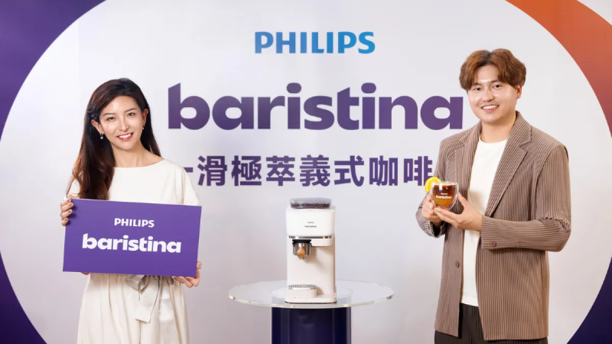 飛利浦全新Baristina一滑即萃全自動義式咖啡機,正式宣告咖啡「滑時代」來臨!圖為2026 WCE世界拉花大賽冠軍林紹興(右),室內設計師袁筱媛Eva(左)