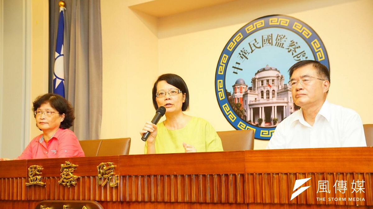 監察院大巨蛋案記者會,兩造各大50大板,輸贏互見。左起監委仉桂美、王美玉、包宗和。(盧逸峰攝) 監察院大巨蛋案記者會,兩造各大50大板,輸贏互見。左起監委仉桂美、王美玉、包宗和。(盧逸峰攝)