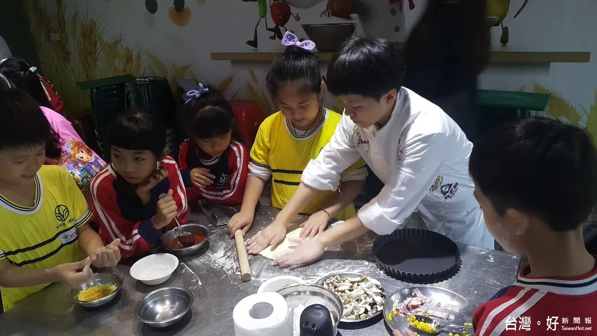 體驗食農合一 科大生帶小學生動手做