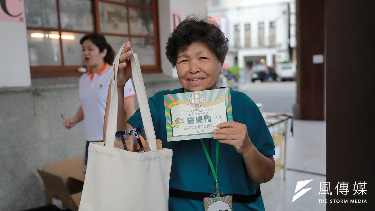 日月光希望透過五周的樂齡活動課程,讓長輩重拾年輕心境,擁有精彩退休生活。(圖/林勇男) 日月光希望透過五周的樂齡活動課程,讓長輩重拾年輕心境,擁有精彩退休生活。(圖/林勇男)