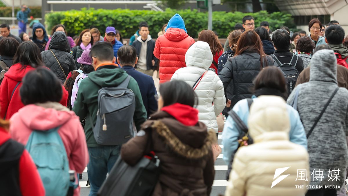 中央氣象局提醒21日冷空氣將增強,可能達到冷氣團等級,呼籲冬衣可先別急著收。(資料照,顏麟宇攝) 中央氣象局提醒21日冷空氣將增強,可能達到冷氣團等級,呼籲冬衣可先別急著收。(資料照,顏麟宇攝)