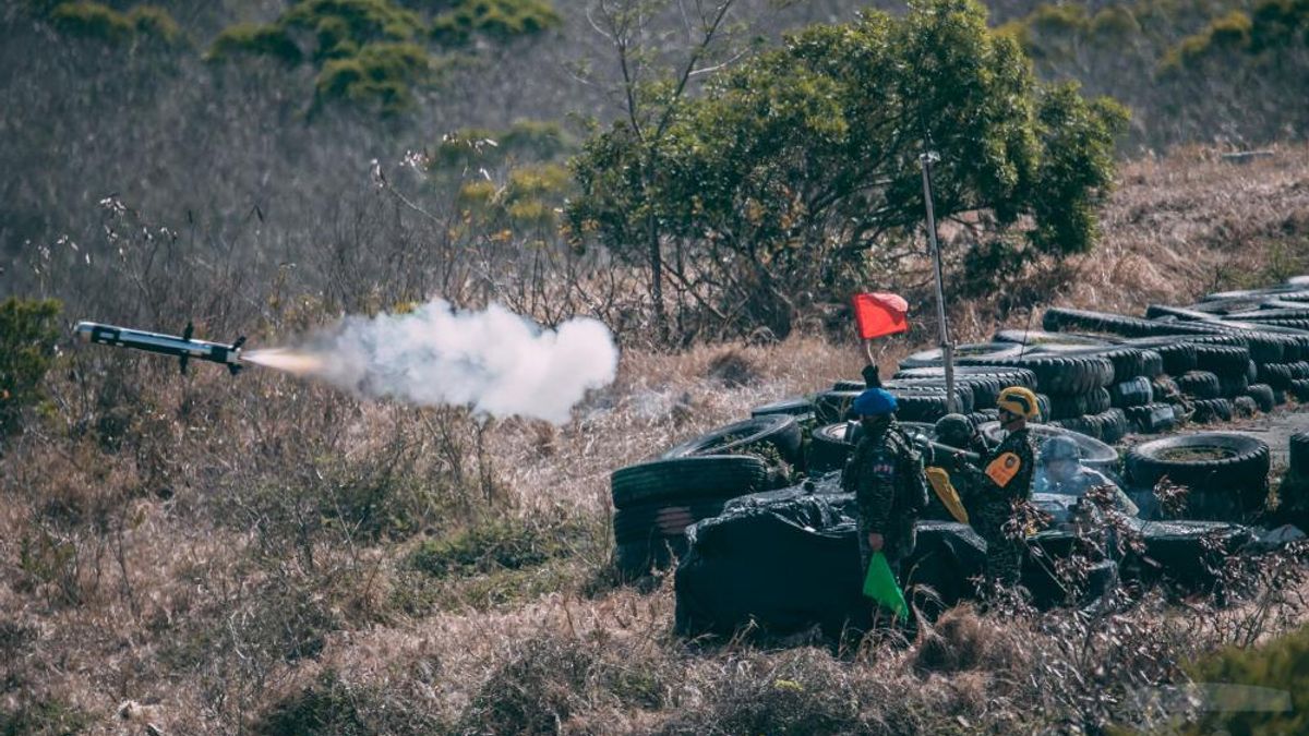 陸軍另有單兵攜行的反裝甲武器標槍飛彈(如圖示),以及供陸航直升機使用的刺針飛彈(空射版)屬飛彈一類。(資料照,取自軍聞社) 陸軍另有單兵攜行的反裝甲武器標槍飛彈(如圖示),以及供陸航直升機使用的刺針飛彈(空射版)屬飛彈一類。(資料照,取自軍聞社)