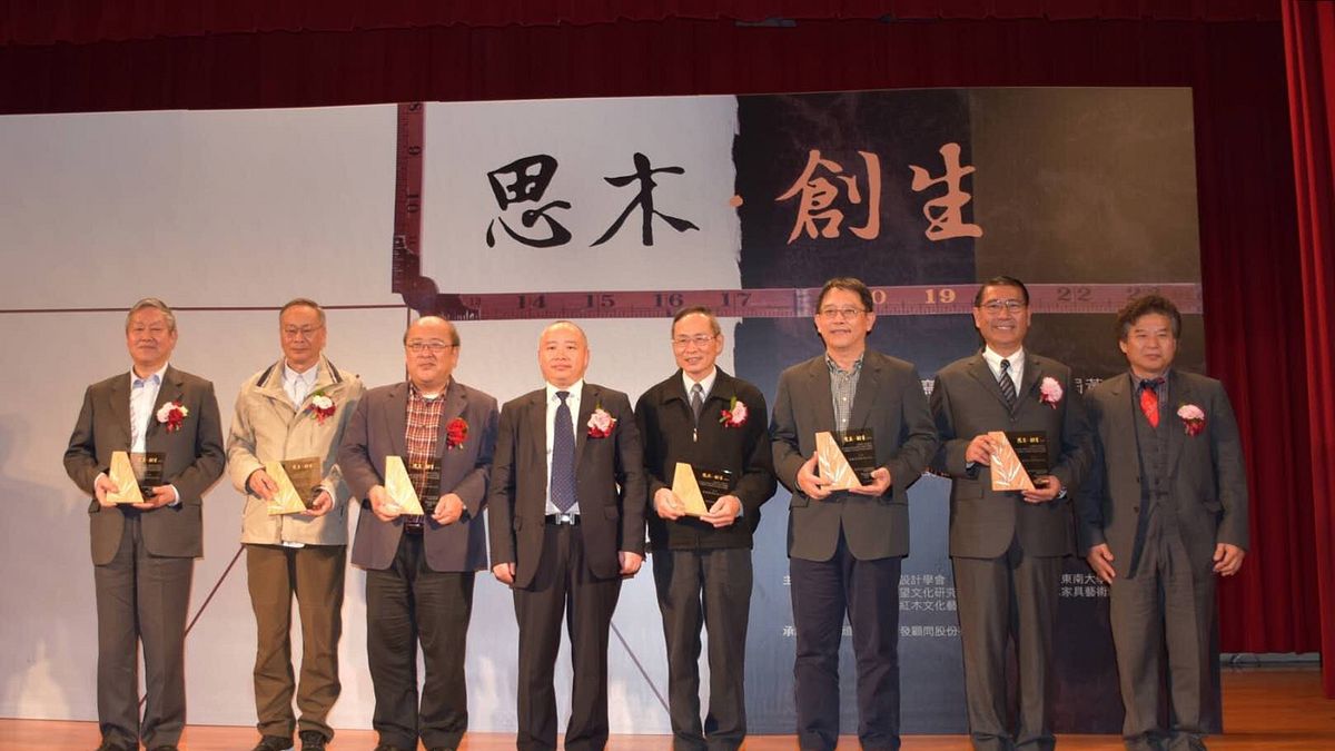 連續舉辦三年的「黃公望主題兩岸文創設計大賽」,邀集兩岸文創藝術教育學者共聚一堂,希望打造集產品研發、展示、銷售一體化的新平台。(圖/東方紅木家具藝術舘提供) 連續舉辦三年的「黃公望主題兩岸文創設計大賽」,邀集兩岸文創藝術教育學者共聚一堂,希望打造集產品研發、展示、銷售一體化的新平台。(圖/東方紅木家具藝術舘提供)