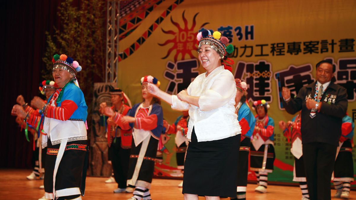 950選手賣力尬舞 原民健康操競賽於中正大學熱鬧登場 950選手賣力尬舞 原民健康操競賽於中正大學熱鬧登場