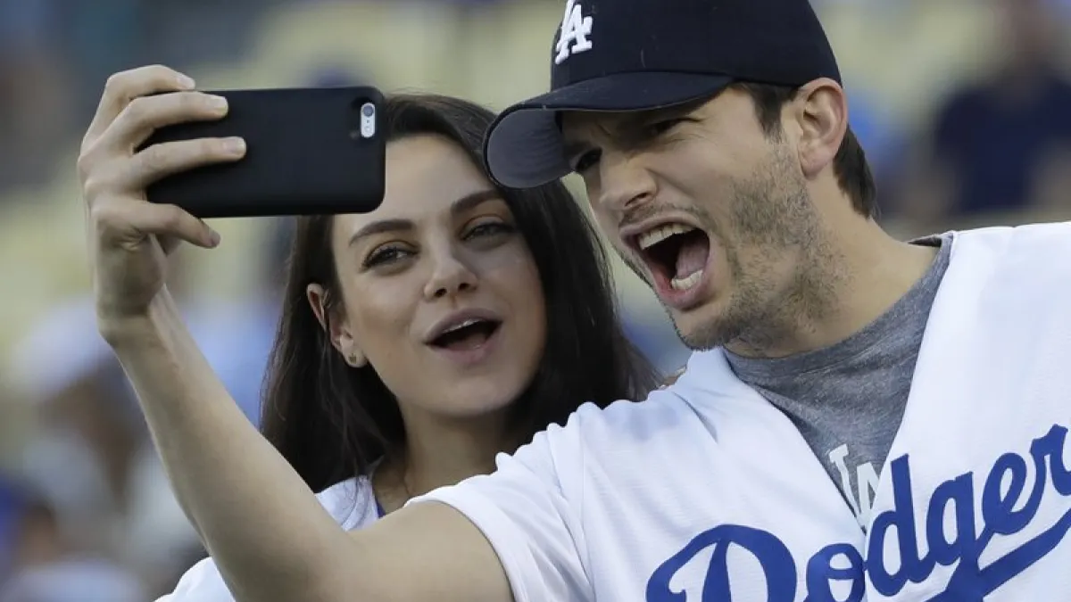 美國演員夫婦艾希頓庫奇(Ashton Kutcher)和蜜拉庫妮絲(Mila Kunis)。(AP)