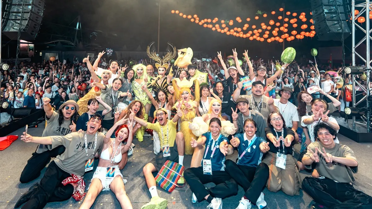 奧運拳擊銅牌得主吳詩儀(前排右4)與陳念琴(前排右3)出席文化奧運臺灣館最後一日活動。(圖/文化部提供)