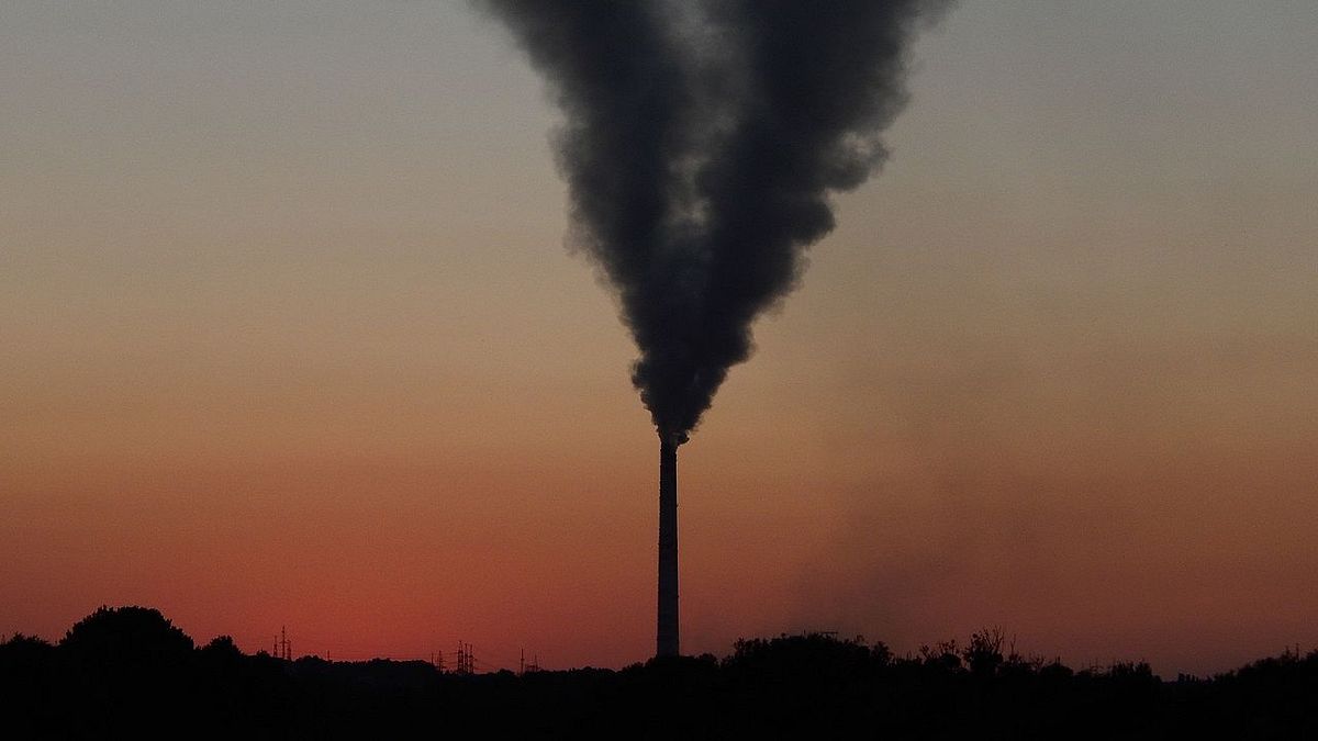 政府說要打擊空汙,但缺乏有效工具抓真兇,政策制定往往緩不濟急。學者為氣喘兒發明「空氣盒子」,建PM2.5即時感測網,從下而上努力救空氣!(圖 /Oleg Savitsky @wikimedia commons) 政府說要打擊空汙,但缺乏有效工具抓真兇,政策制定往往緩不濟急。學者為氣喘兒發明「空氣盒子」,建PM2.5即時感測網,從下而上努力救空氣!(圖 /Oleg Savitsky @wikimedia commons)