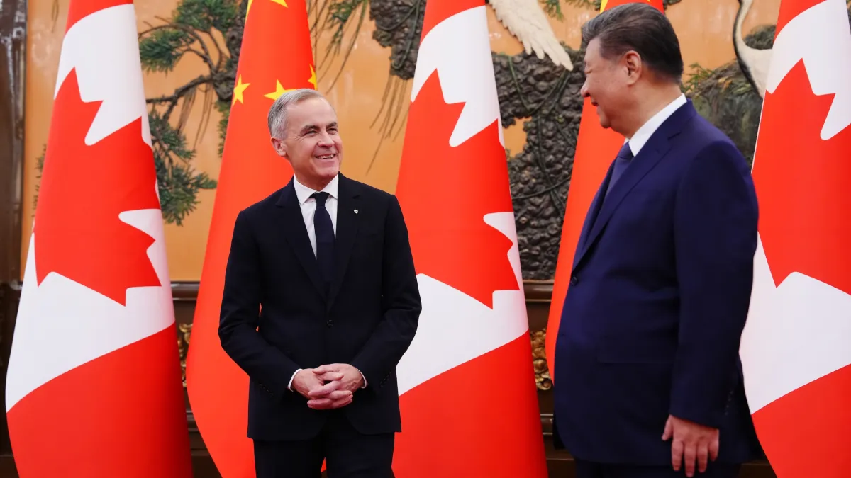 Canadian Prime Minister Mark Carney met with Chinese President Xi Jinping (習近平) at the Great Hall of the People in Beijing. (AP)
